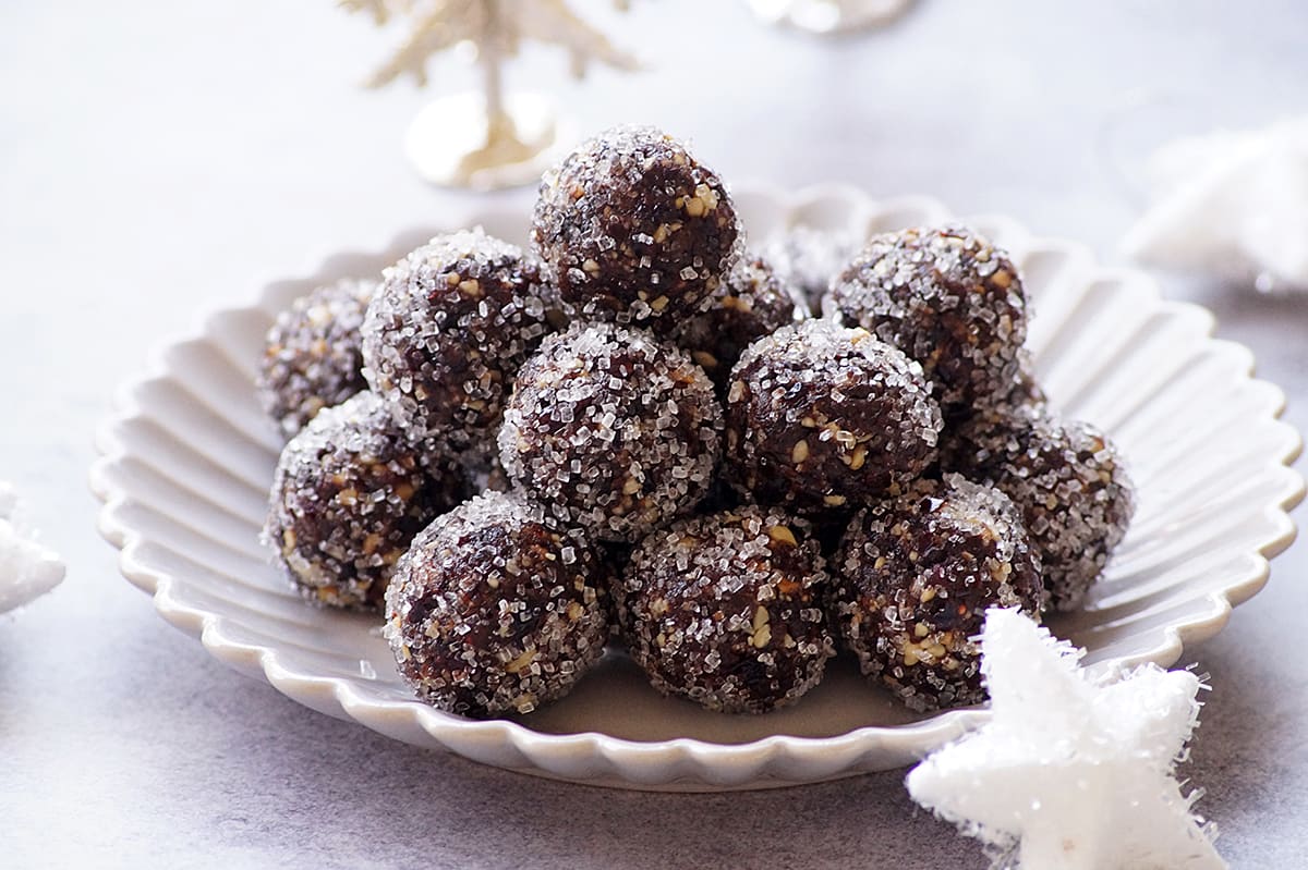 C*s様 Soor Ploom Canary Cap Sugar Plum / How to make festive Sugar plums | Sweeter Than Oats